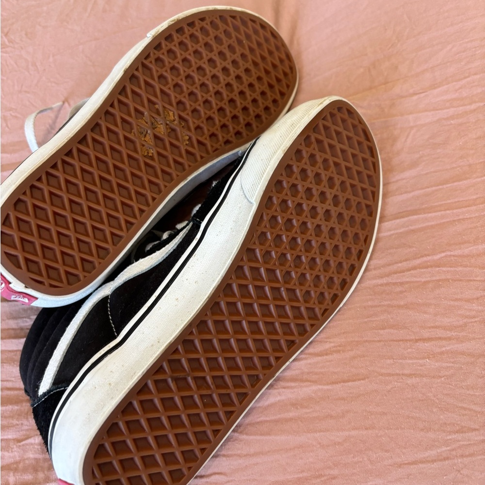 Vans Black and White Sk8-Hi Sneakers with Signature Style - Picture 5 of 5